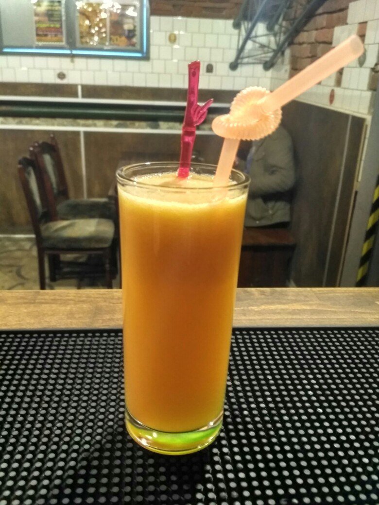 diggerpub's tweet photo. 🍹 будь-які ваші коктейльні побажання) На цьому тижні це:
Triple Bodya - 45 грн. 
Викрутка лонг - 30 грн. 
#Diggerpub #truebeer #onlyrock https://t.co/5BUNKVlDRv