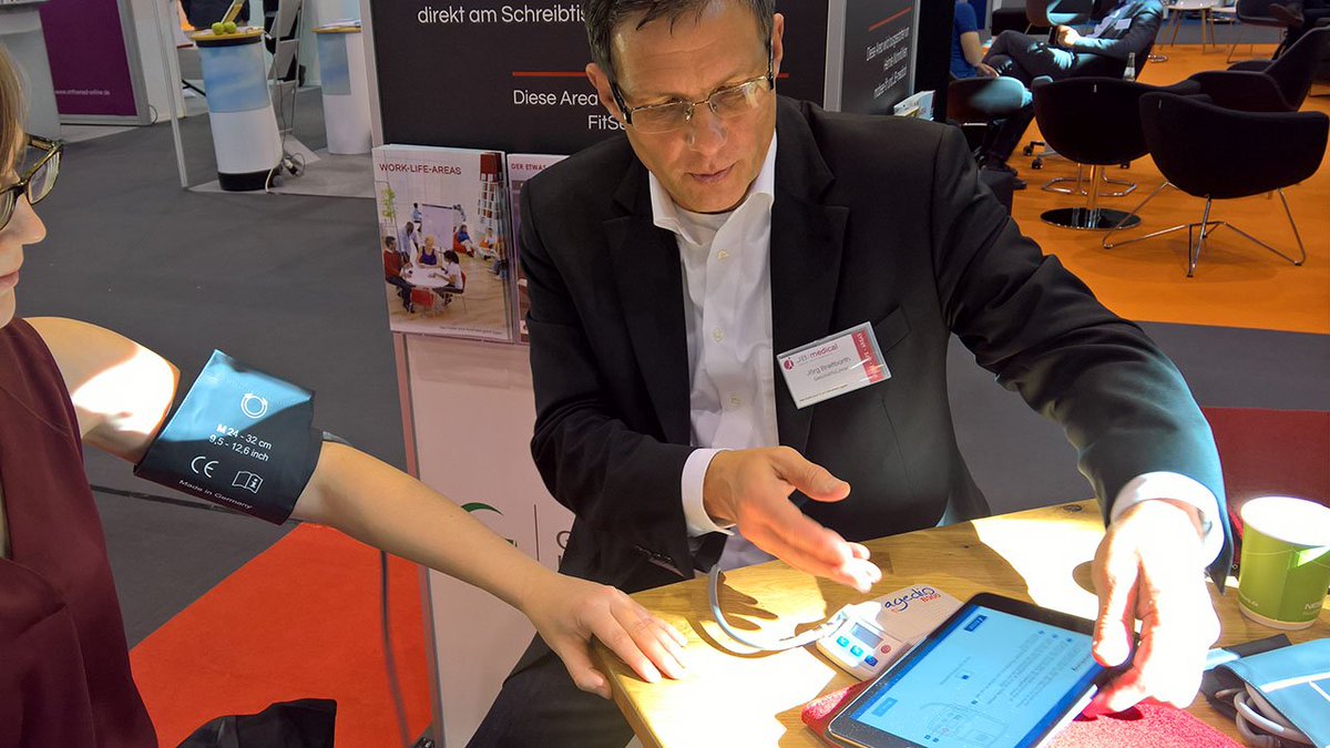 justfunctional's tweet photo. Überwältigender Besucherandrang auf Stuttgarter Messe @CHC_Messe #CHCD17 #WorkLifeAreas #JustFunctional #BGM #BGF https://t.co/GBAFj65OZI https://t.co/3wqqJShlQS