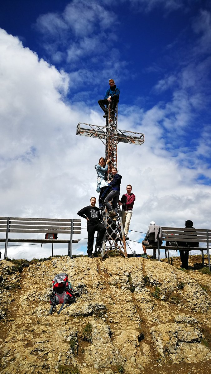 d_joni93's tweet photo. Hiking in the Alps with my SHA dorm crew! 😎 https://t.co/ssW2debAkM