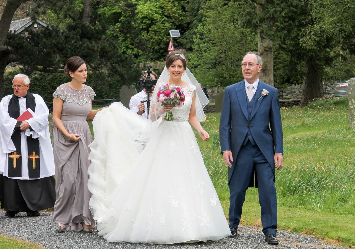 Today's post featuring Sarah &amp; Michael's Lake District wedding is live flowerdesignstannes.blogspot.co.uk/2017/05/the-la… <a href="/FlossyandLeigh/">Flossy & Leigh</a> <a href="/Bride_2_Bee/">Bride2bee</a> #weddingday