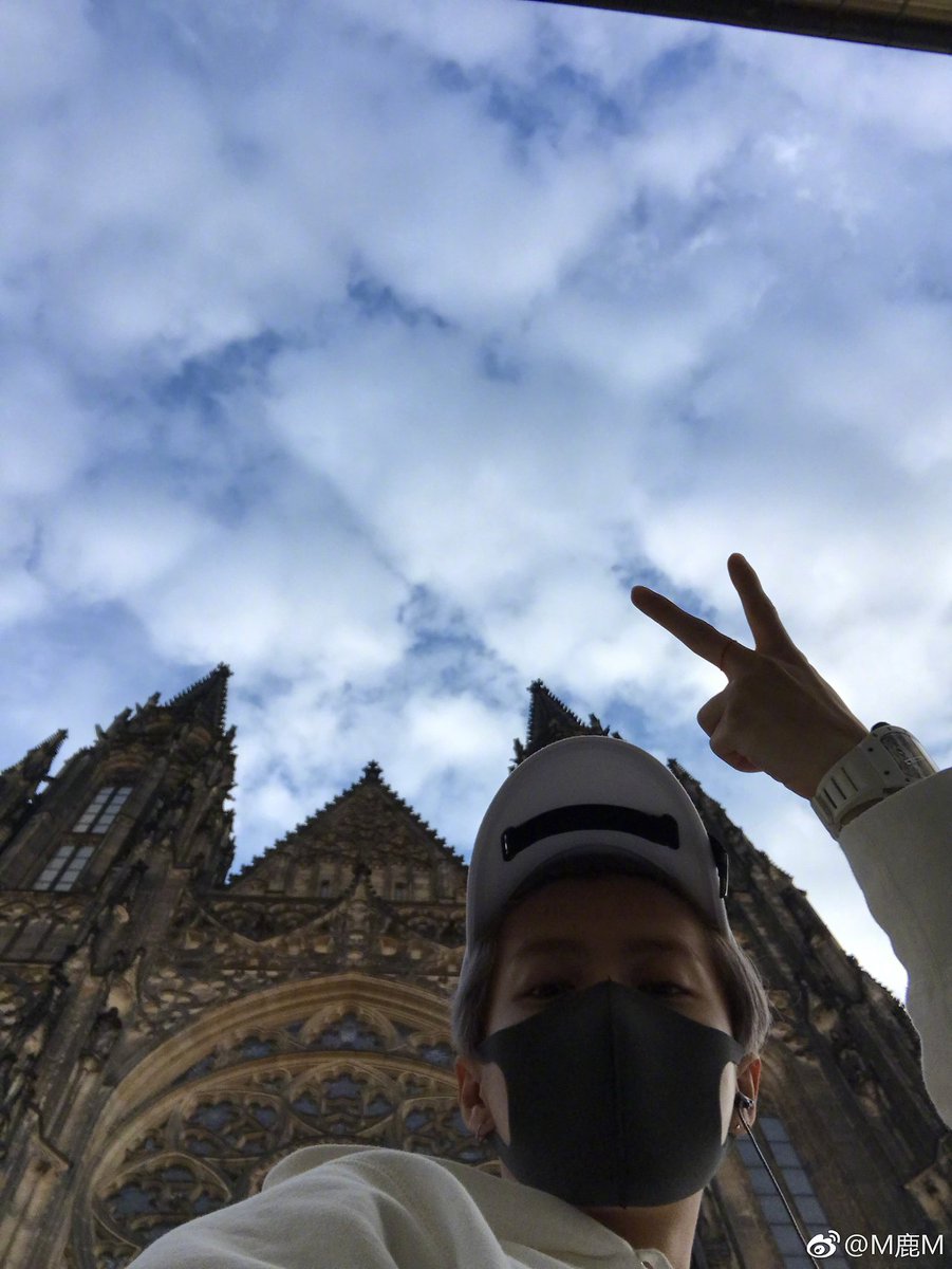 170515 #LuHan Weibo Update: (1)
The world is so big, coming out to take a look 😁😁😁 tmblr.co/ZgLTpu2LfkVge