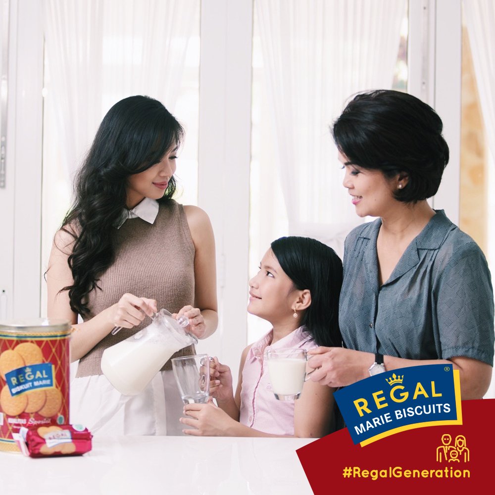 MarieRegal_ID's tweet photo. Kenangan ibu dan anak memang tidak pernah bisa terlupakan. Sama seperti momen pertama kali ibu memberi Marie Regal ke anaknya. #RegalPromo https://t.co/b0ZingD1y8
