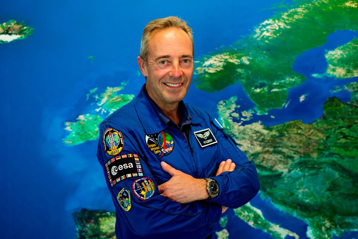 ESA_fr's tweet photo. Joignez-vous à nous pour féliciter @astro_JFrancois pour le 20e anniversaire de son 2nd vol dans l'espace! #STS84 (via @ESA_History) https://t.co/IIFAnmQ99T