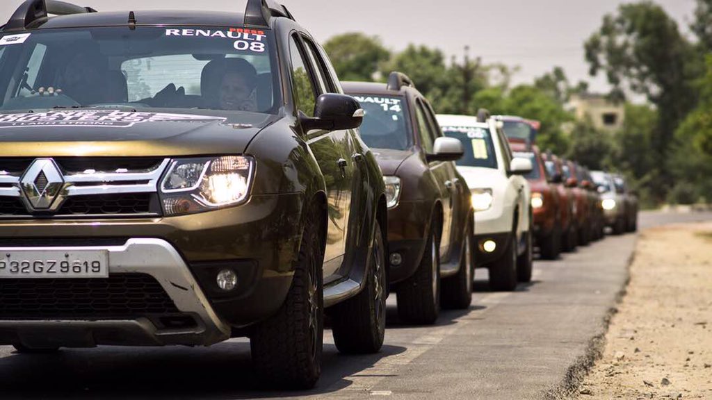 RenaultIndia's tweet photo. The #GangOfDusters convoy takes over the road, as it heads to Patna. #IconicPassionDrive. #TrueSUV #Roadtrip #Bhutan @CEATtyres https://t.co/KHLxeuboKO