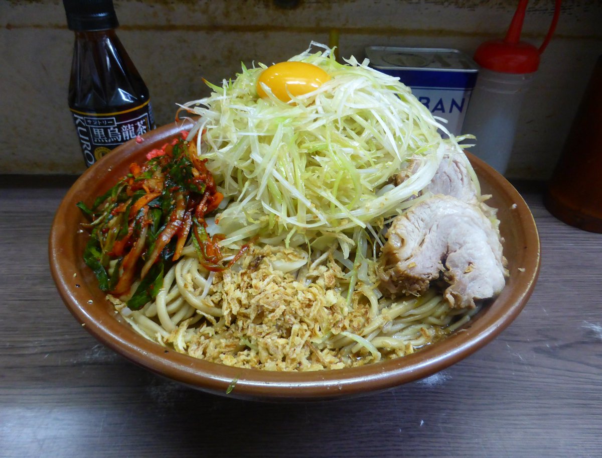 ট ইট র ニャンダフル ラーメン二郎 横浜関内店 大ラーメン 大大大 ｙｍｍｂm 汁なし ｅｔｃ 店主さん自ら麺をマゼマゼ マゼマゼマゼマゼマゼ ここで緊急ニュースです 厚いブタさんを小さく見せる関内すり鉢沖で今日 過去最大の埋蔵量と