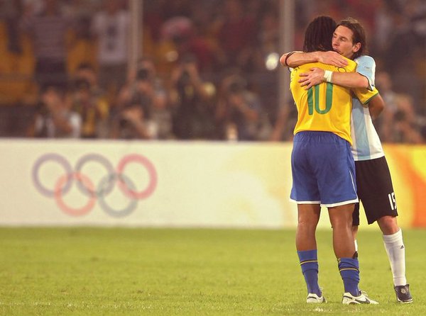 SoyMessita's tweet photo. Alumno y maestro #Ronaldinho #Messi https://t.co/2BtasBt1U1