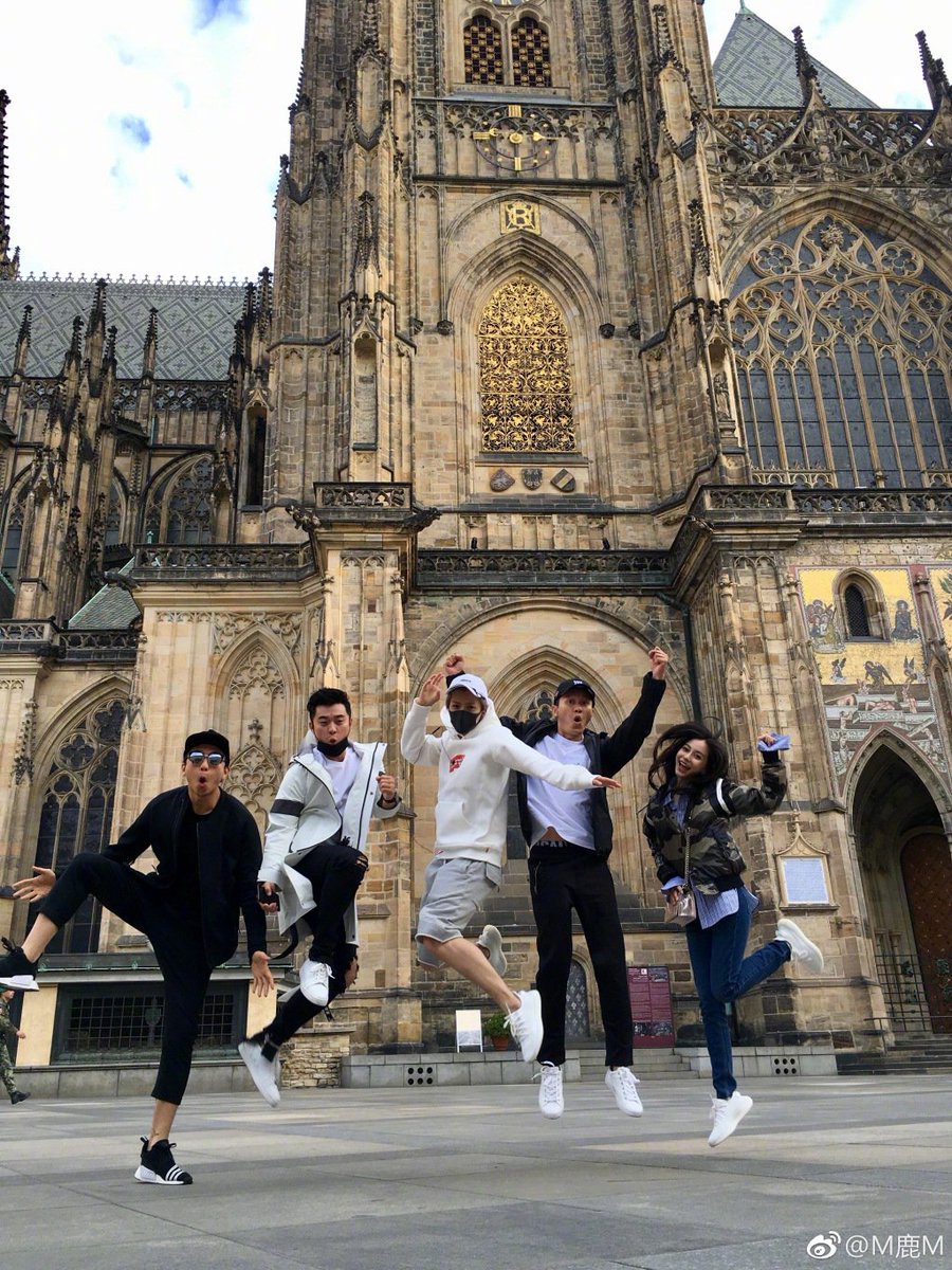 luking0420's tweet photo. [NEWS] 170515 #LuHan weibo update: The world is so big, go out and see it   😁😁😁 (1) https://t.co/aWg02xs58e