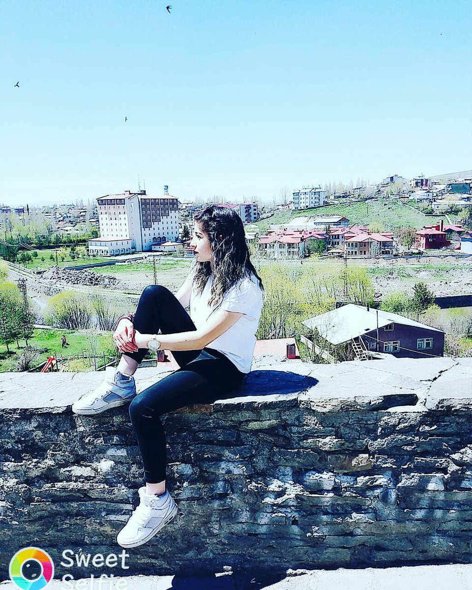 Senden birşey istediğim yok, seni bile istemezken.