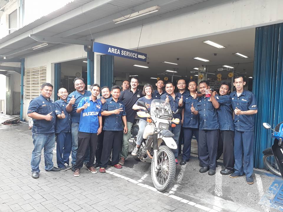 MotorModif's tweet photo. Pasutri Riders Suzuki Menjelajah dari Seattle ke Indonesia
https://t.co/X3gL10nhfJ #HUI2017 #SuzukiDR650 #MotorModif #MotMod https://t.co/LWrnYMvzFd