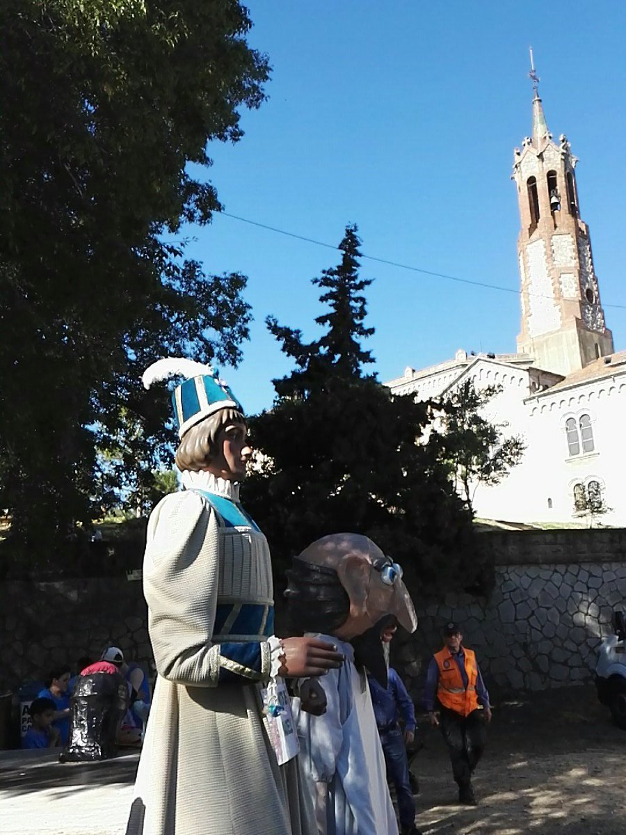 Ja vam arribant les colles de #gegants de #Sabadell per #lasalut @sbdcultura <a href="/PetitSabadell/">Petit Sabadell</a> @ddsbd <a href="/DiarisSabadell/">Diaris Sabadell</a> <a href="/EP_Sabadell/">EL PERIÓDICO Sabadell</a>
