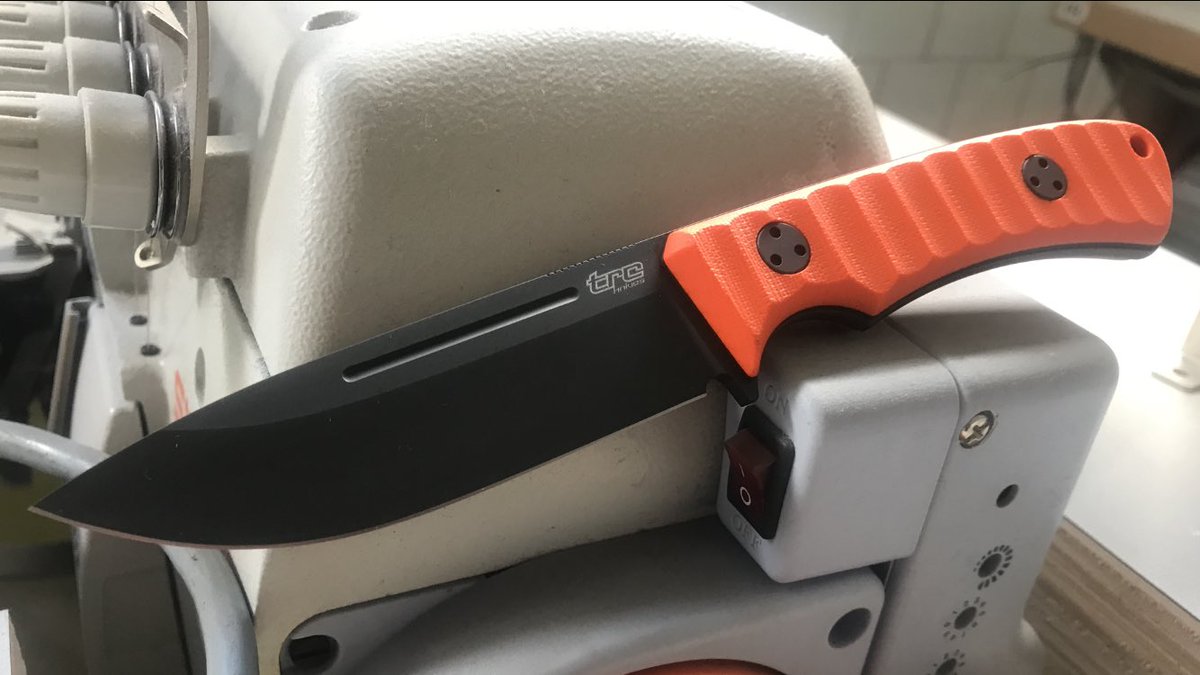 knivestrc's tweet photo. K-1s Fuller Black DLC with Orange G-10 handle. 
Which handle color you prefer, combined with Black DLC coated blade? 
#trcknives #black #dlc https://t.co/Aq7s5rW1C0