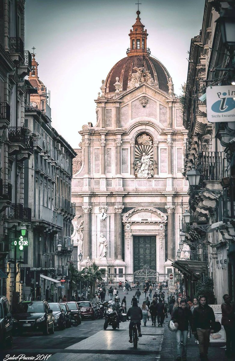 VisitSicilyOP's tweet photo. Giri l'angolo e resti senza fiato.. #Cattedrale di #Catania ph Salvo Puccio #visitsicilyinfo #barocco #sagata https://t.co/UW6IMYyFcs