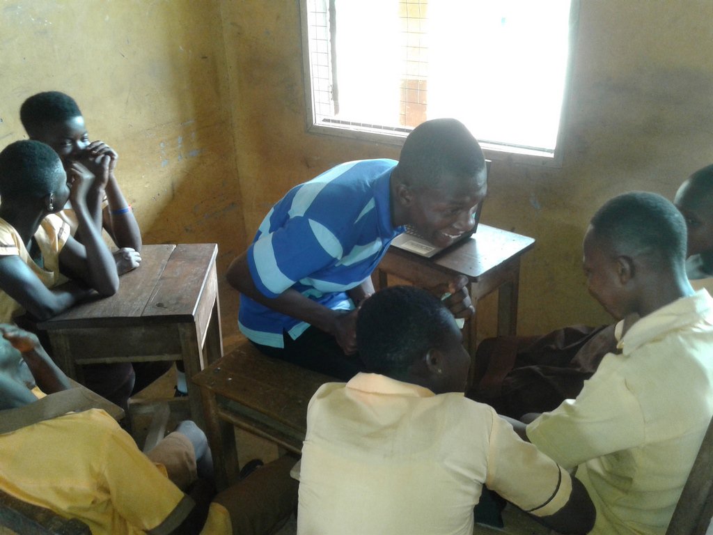 Senanu_f's tweet photo. #ICTOutreach interactions with students of #Aboabogya number 2 DA basic school. Thanks to Volunteers from #KNUST & #UEW #WTISD https://t.co/sTq1EiZQv0