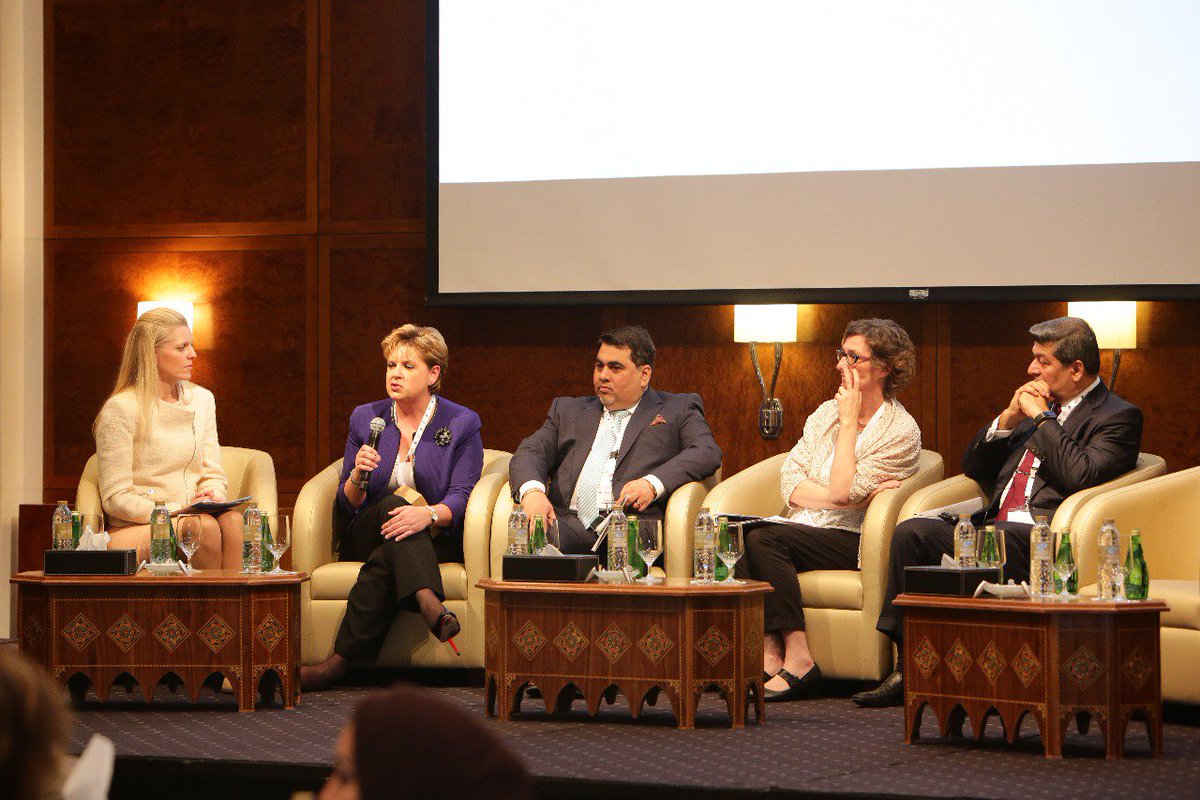 جلسة حوارية تبدأ الآن حول كيفية «نقل روح العمل التطوعي الى العالمية» وذلك في إطار إعلان دولة الإمارات عام 2017 عام للخير . #UNGC2017