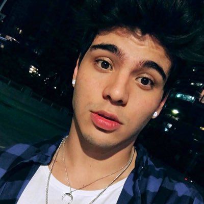 sebbbbas tweet picture