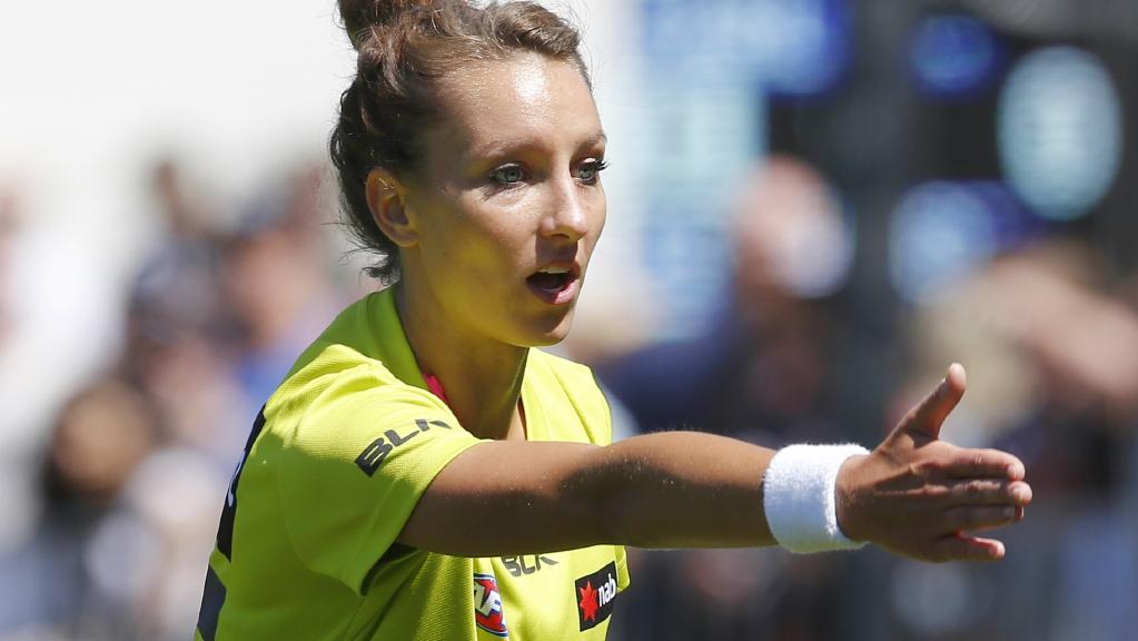 The AFL's first ever female field umpire Eleni Glouftsis will make her debut this weekend: bit.ly/2r8bJSP #AFLDonsEagles