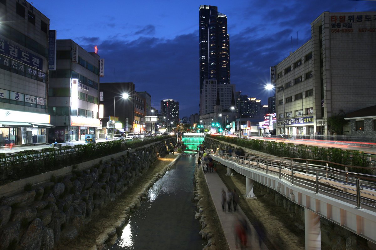 bucheon4u's tweet photo. 오늘도 열일하느라 고생 많았썹!
토닥토닥 

트친님들 모~~두
저녁이 있는 삶이 되었으면 좋겠썹💕

#퇴근길에_심곡_시민의강을_산책 https://t.co/sFyeNqp7Uf