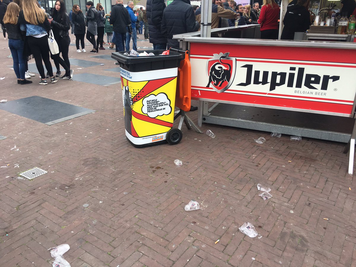 #containers wisselen van gedaante in de strijd tegen #zwerfafval, ware eyecatchers tijdens events in de stad goo.gl/3F0SbV