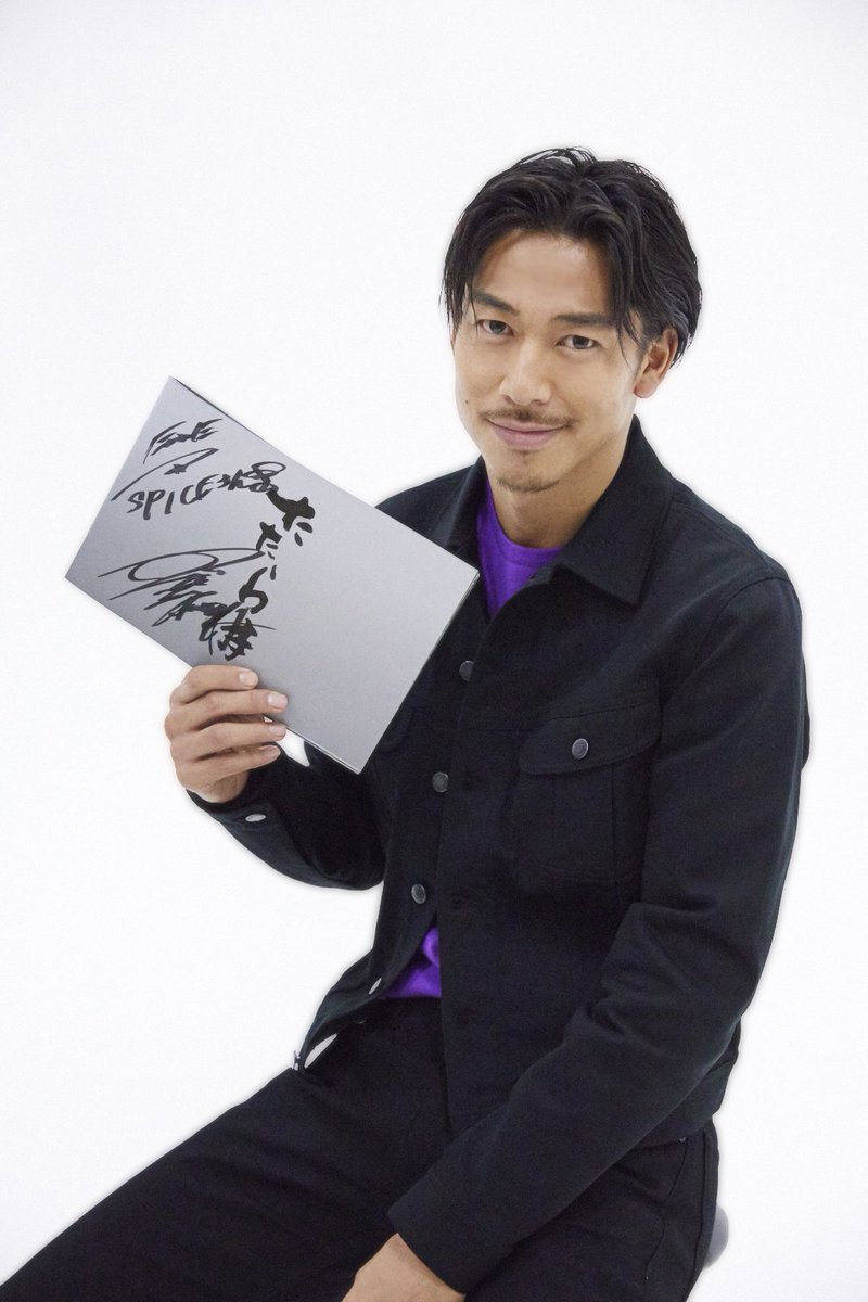 spice_topics's tweet photo. 【プレゼント】AKIRAさんサイン入り『たたら侍』プレス。このアカウントをフォロー及び本ツイートをRTいただいた方の中から抽選で1名様に！応募期間など詳細を必ずお読みください→ https://t.co/DnzPohpmgA https://t.co/Sr5zdsEp5b