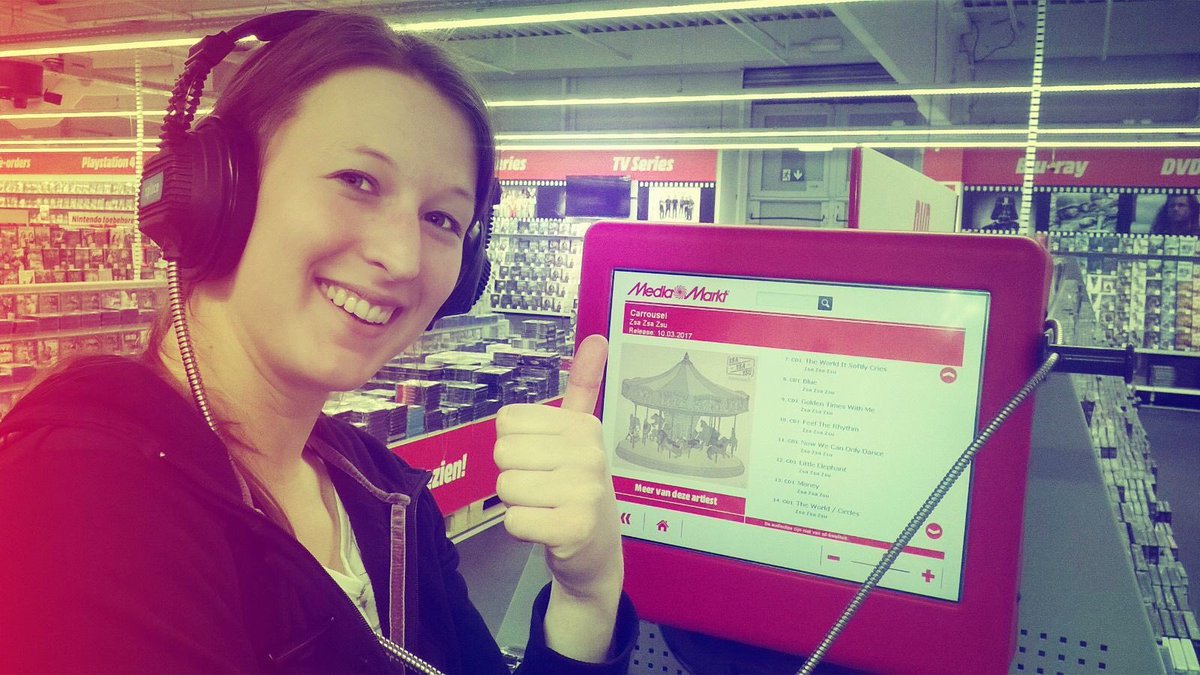 ZsaZsaZsuMusic's tweet photo. Whuuuut😎 carrousel te koop in #mediamarkt #fnac #iTunes https://t.co/4FnYsg5Vqp