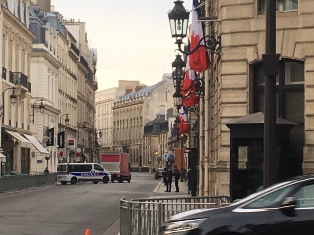 ONTVLTD's tweet photo. Entrance to the Elysee Palace. Emmanuel Macron will announce his pick for Prime Minister today #ontvltd https://t.co/qpzTAFx48x