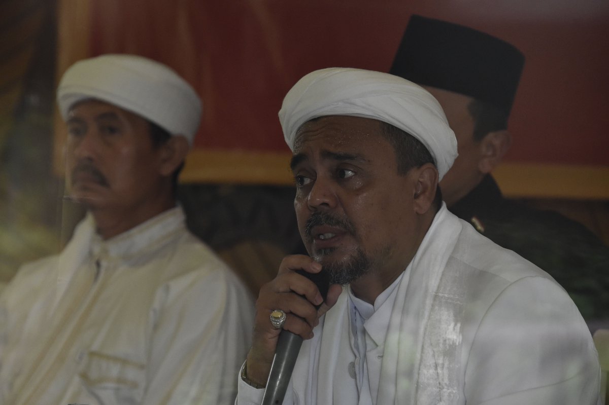 Metro_TV's tweet photo. Polisi Siapkan Langkah Mengejar Rizieq ke Luar Negeri https://t.co/eLZnM8K2Wv https://t.co/eGHjNjvpE6