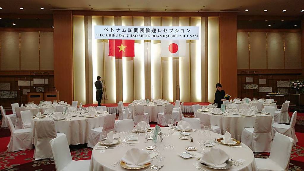 YusukeTominaga's tweet photo. 今夜はベトナムから国賓の方々が来られる舞台にて歌わせていただきます。ベトナム語でも歌います🎤 #ベトナム #日本 #アジア交流 #国際交流 #冨永裕輔 #亜細亜の夢追い人 #beodatmaytroi #SingWithYou … https://t.co/28MUwzgsJq https://t.co/B8A4RiPVGl