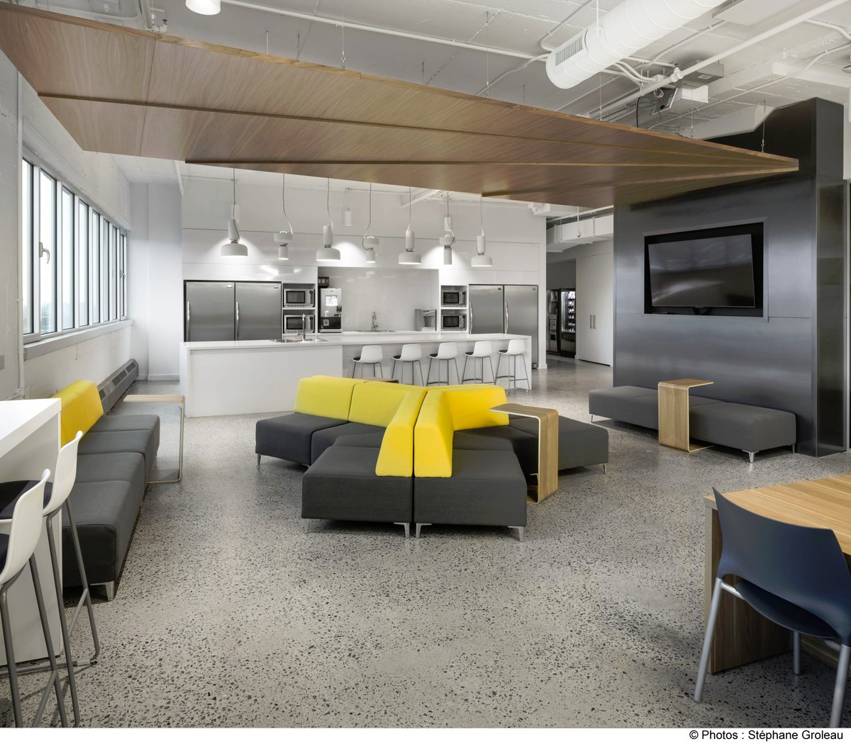 DesignMetaphore's tweet photo. Visite des nouveaux aménagement de Financière Sun Life, signée Métaphore Design! @SunLifeCA @SunLife https://t.co/EM25srvoM6 https://t.co/FLcKLQU6GZ