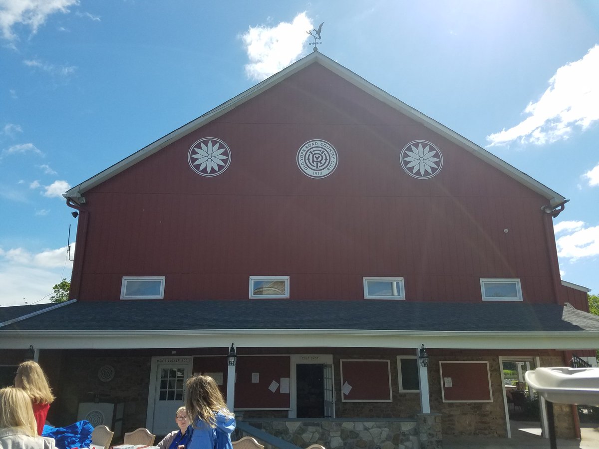 SLF2012_Connect's tweet photo. We are ready to go! @OldYorkRoadCC is looking amazing today! Can't wait to golf with @IainPageFox29 and raise $$$ for #cancer @FOX29philly https://t.co/L7Qo8jjJpE