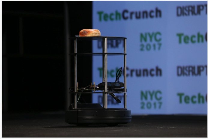 TakeOutTech's tweet image. #RoboWaiter wants to make American #restaurants great again with robots tcrn.ch/2qGi6gh via @techcrunch