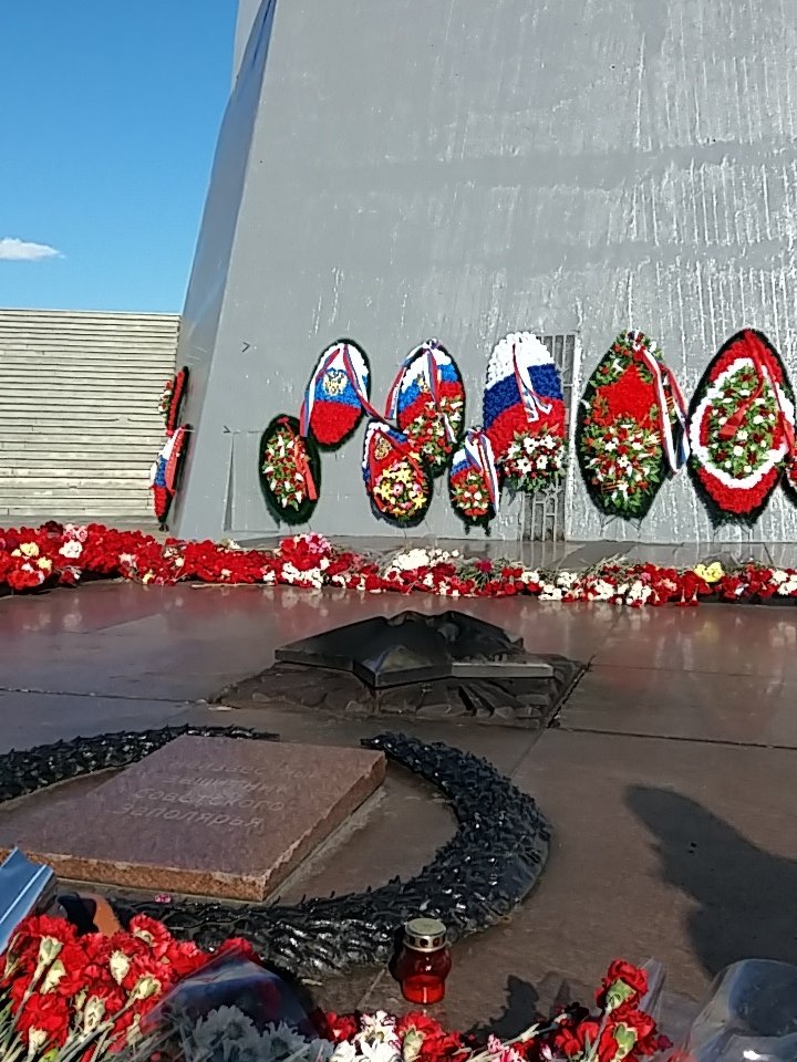 RyabOFF's tweet image. Коллеги-журналисты, а вы в курсе, что вечный огонь не горит?  #мурманск