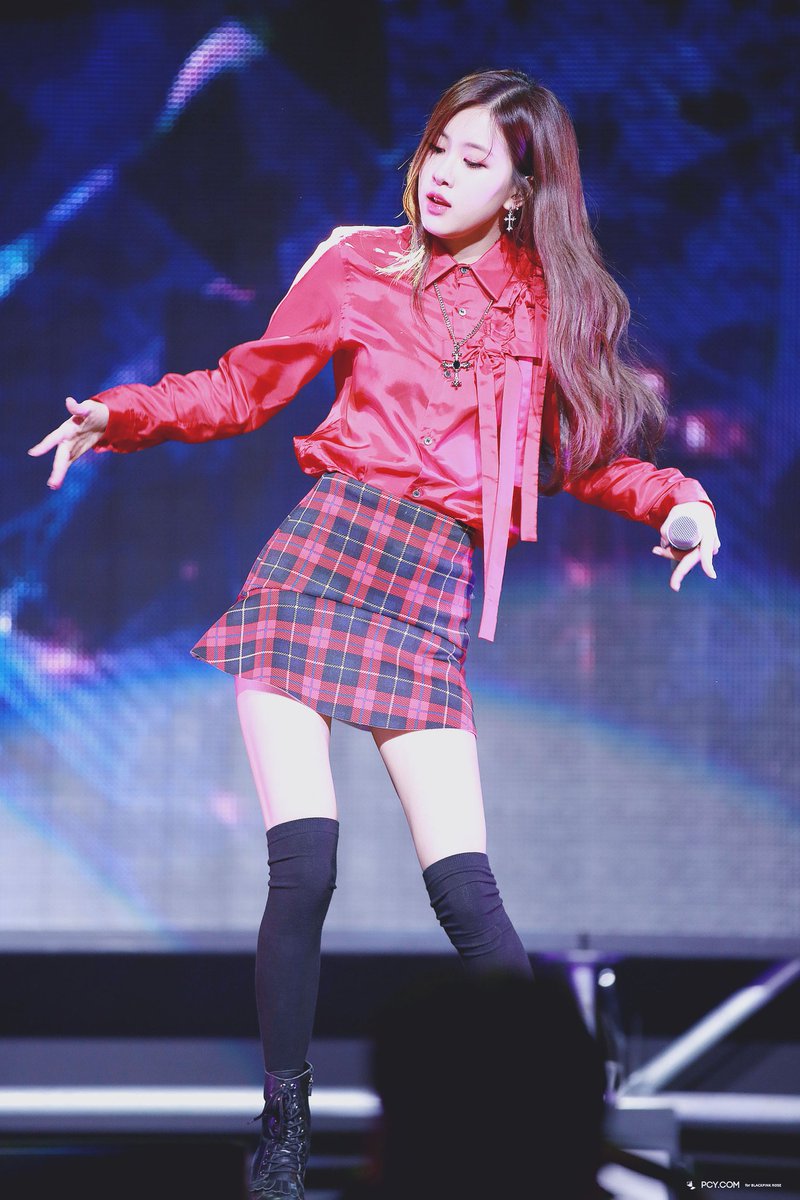 rose970211_com's tweet photo. 170514 워킹페스티벌 
🚑ㅇ<-<🚑
#BLACKPINK #블랙핑크 #ROSÉ #로제 https://t.co/k6lzPfdx2W
