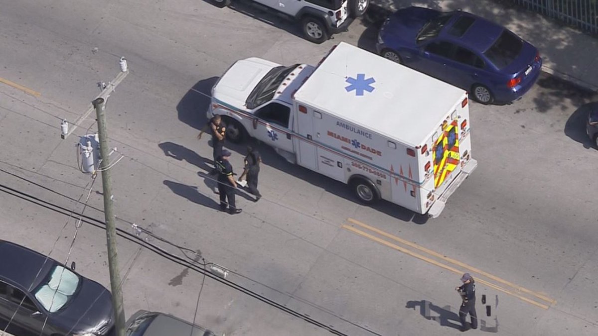 #BREAKING Ambulance stolen outside Jackson Memorial Hospital bit.ly/2qnjVfi https://t.co/dLMwNK4CJ0