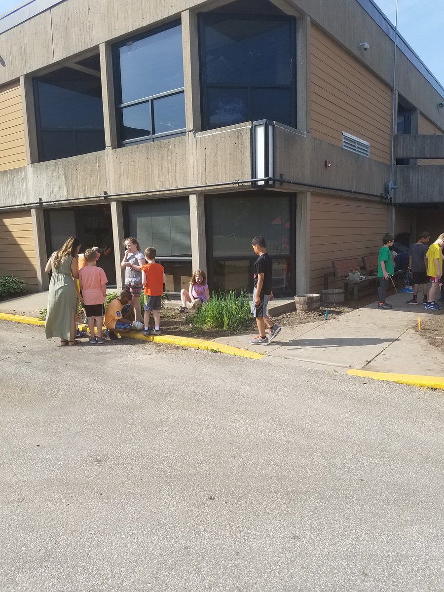 DuffysClassroom's tweet photo. Planting the @Jackjetscrcsd learning garden. Garden Club &amp; Jackson families help care for it all summer! @CRSCHOOLS #outdoorlearning #edchat https://t.co/740BcyHr0L