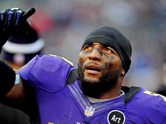 Happy birthday to football legend Ray Lewis - he\s 42 today 