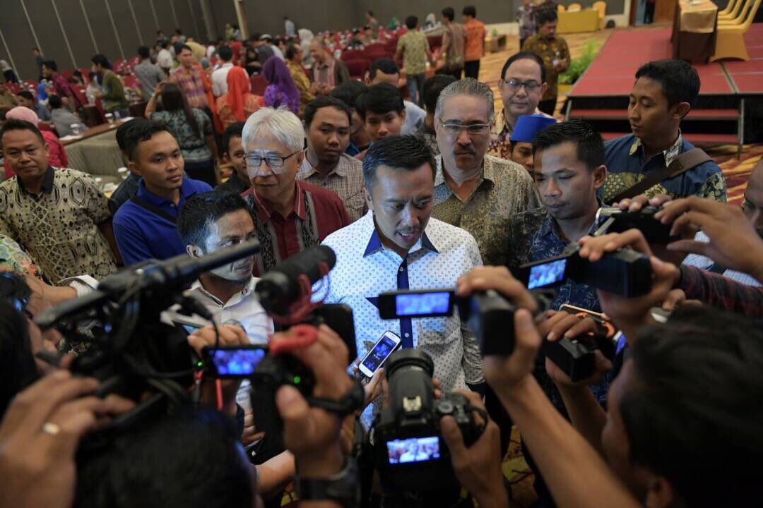 imam_nahrawi's tweet photo. MEA dan Bonus Demografi adalah peluang sekaligus tantangan.Pemuda harus bekali diri dengan skill dan kompetensi agar siap berkompetisi.-IN https://t.co/WGCWcZZ6Uc