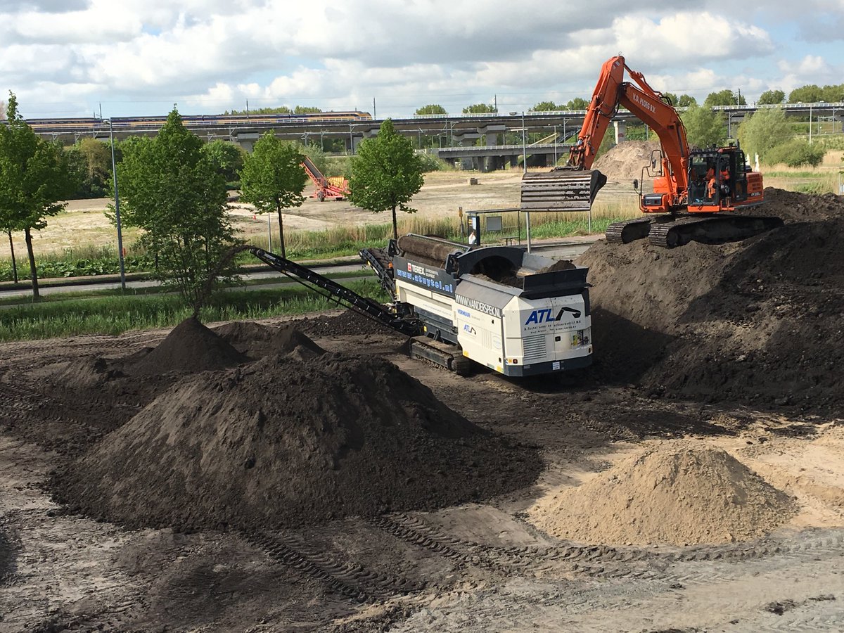 GBNgroep's tweet photo. De productie van #TOPGrond is in volle gang op TOP Duivendrecht.
#TOPDuivendrecht #GBN https://t.co/fNbP7RKCbX