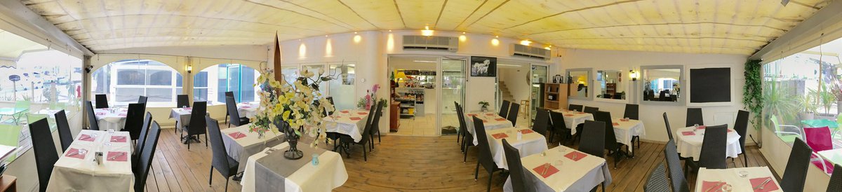 FrejusSaintRaph's tweet photo. L'aile ou la Pizz' à Port Fréjus réservation : 0760460212 https://t.co/JBP2BUVRHR