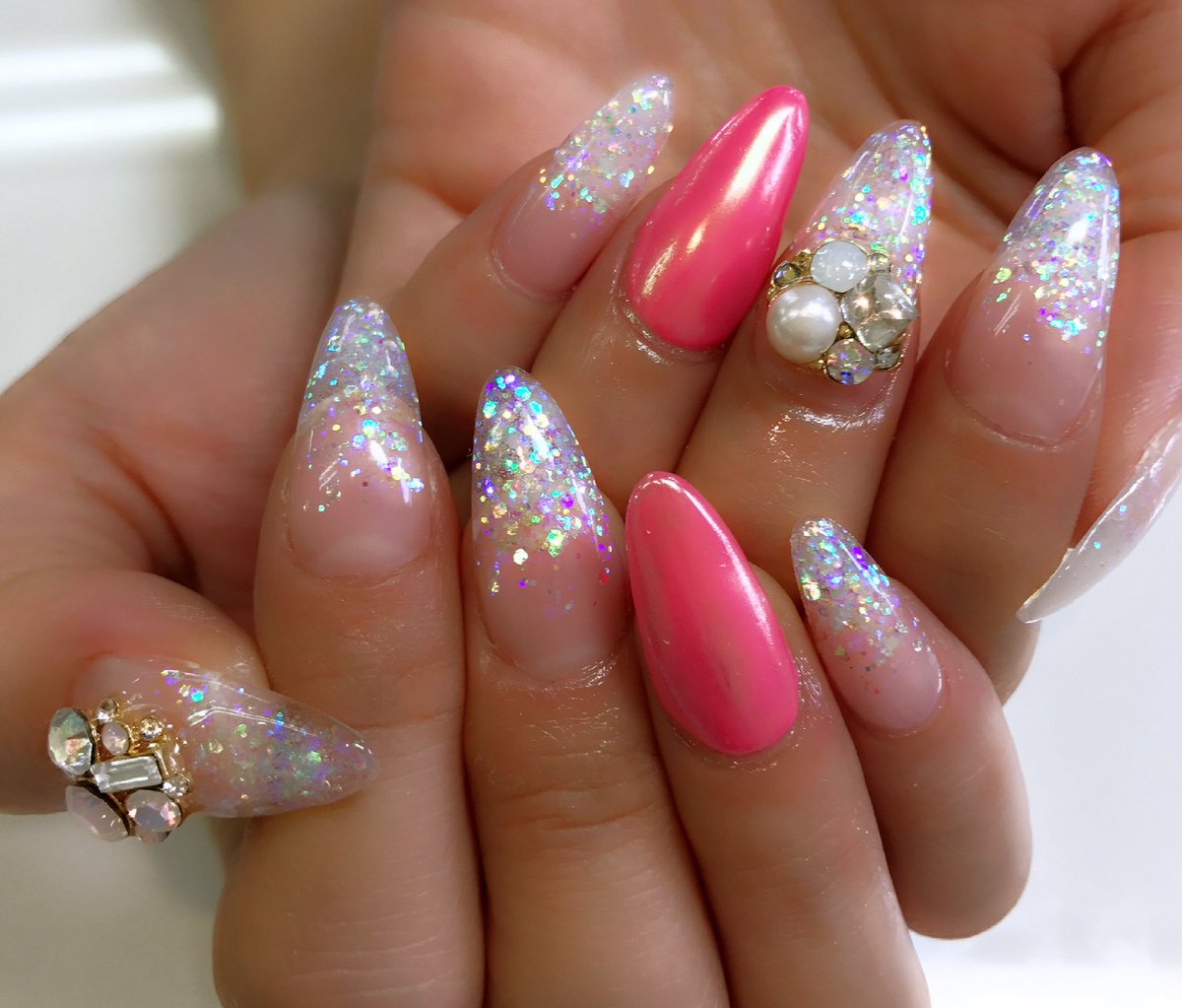 ネイルサロンmarch A Twitter 松山店四宮です ミラーネイルのオーロラをされたお客様ネイルのご紹介です クリアラメは長さだしのときかわいーですね March ネイル ミラーネイル チップジェル パーツネイル