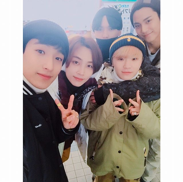 SeventeenFY's tweet photo. [IG] saythename_17: [17’S] SEVENTEEN's ONE FINE DAY 13 members healing time~!
#SEVENTEENWithSkiWear #ONEFINEDAY #HealingTime #SkiSwag https://t.co/1zXe6icllS