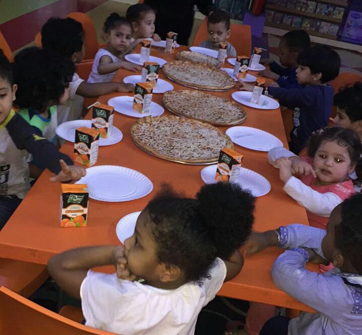 SchoolAlnoor's tweet photo. رحلو #طلاب #الحضانه ل #فن_تايم 👦👧😍🍕 https://t.co/TYO9rtb1m5