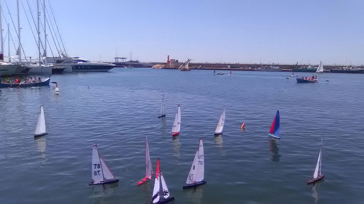 caralbmaritima's tweet photo. Little big boat race ⛵️☀️RG-65 fleet competing at Cambrils!
#Cambrils #boatrace #race #SundayMorning #RG65 https://t.co/IwvQPan6o5