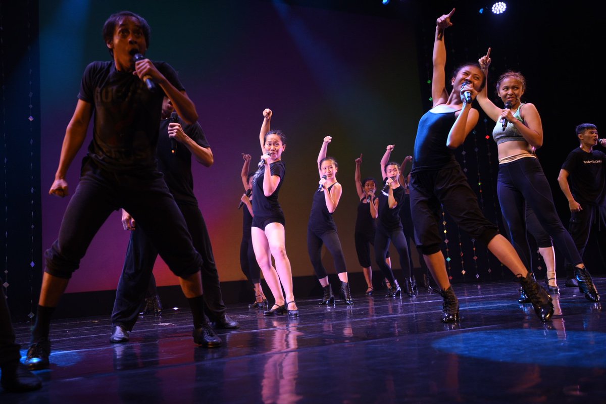 Latihan bloking menjelang EKI UPDATE v 2.1 dances, talkshow &amp; whatever! May 16-17 at Gedung Kesenian Jakarta. @EKIdanceCo