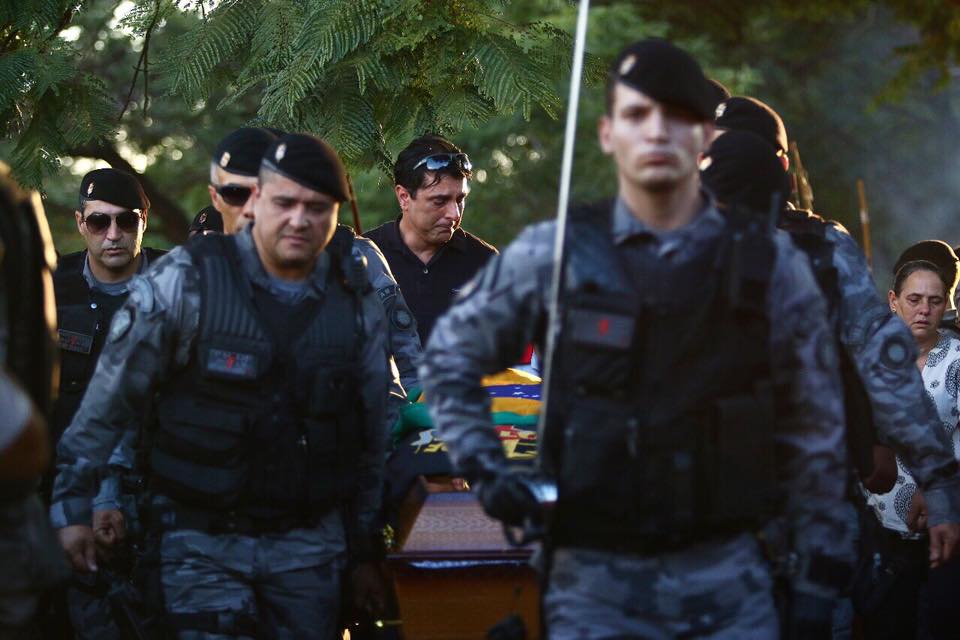 Ontem foi um dia muito triste para todos nós! 
Vá em paz CB Luciano! 
Foto: Luís Nova/ Esp CB 

#Luto #PMDF