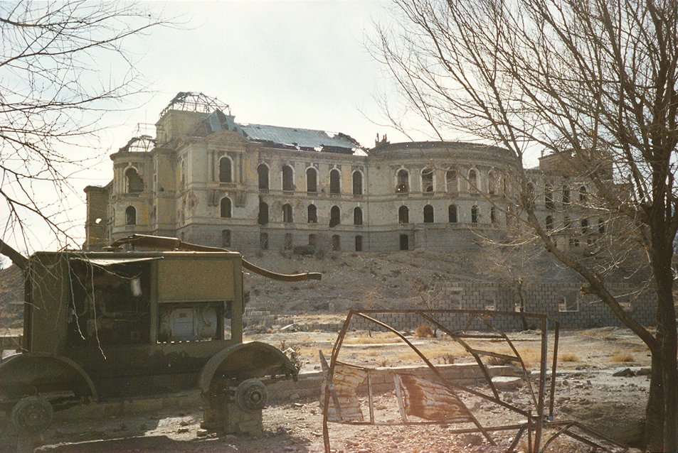 DomJermey's tweet photo. #Darulaman palace 2 decades ago &amp; now. Looking forward to seeing completed renovation in near future. #Afghanistan https://t.co/rvrHjA5DH7