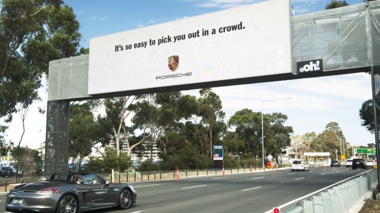 martechasia's tweet image. The new digital billboard tailors messages according to the type of car people drive. 
#imagerecognitionsoftware #innovativeadvertisements