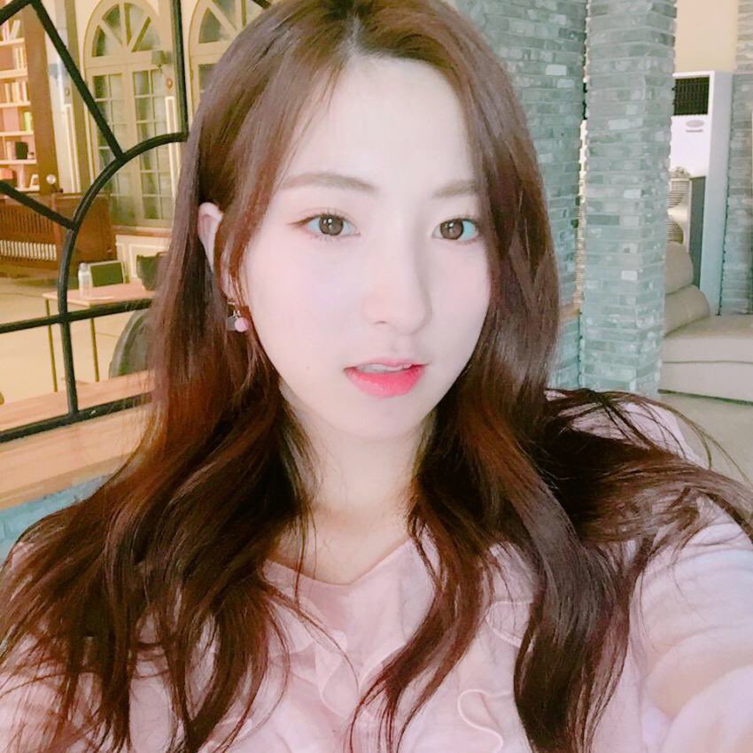 dazzlingcolor's tweet photo. 인스타 프사💕 #우주소녀 #은서 https://t.co/IoMxEqp0Gz