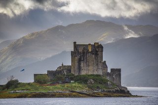 If you need to show someone why #Scotland is worth a visit, show them this.
#MondayMotivation #EileanDonan #Castle