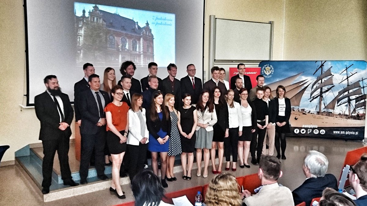 czerwonaroza's tweet photo. Najzdolniejsi studenci Pomorza rozpoczęli właśnie swoje prezentacje w @Akademia_Morska @MiastoGdynia https://t.co/tOzgiE5MfT