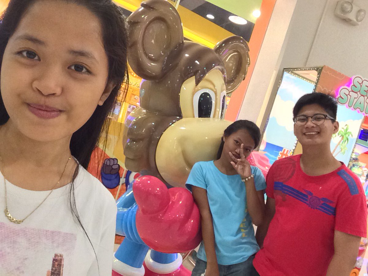 mrclrssb's tweet photo. Jgh w/ #TeamLayas hahaha https://t.co/QgFKrdCwA4